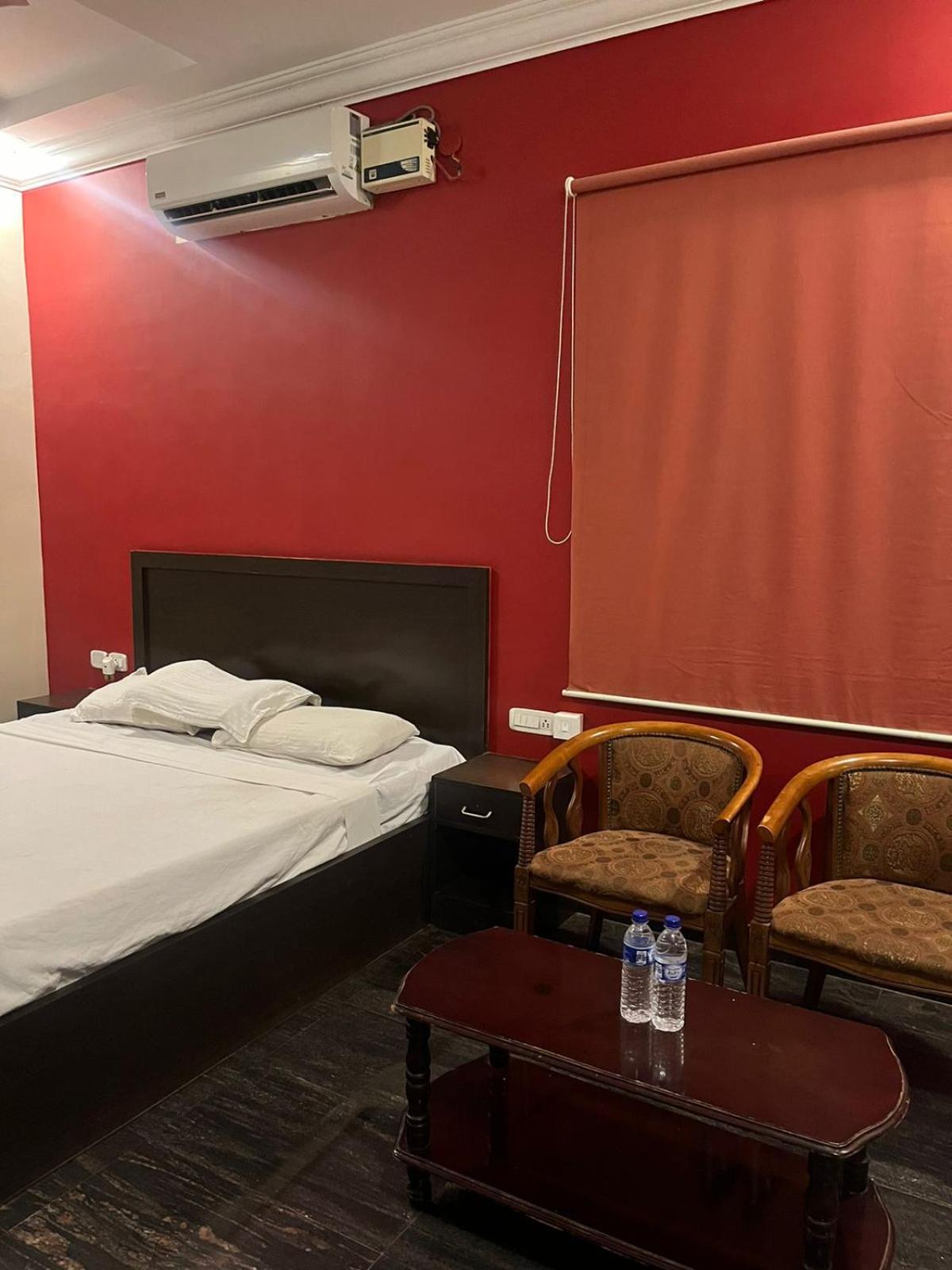 The Alp Hotel Bypass Road مادوراي المظهر الخارجي الصورة